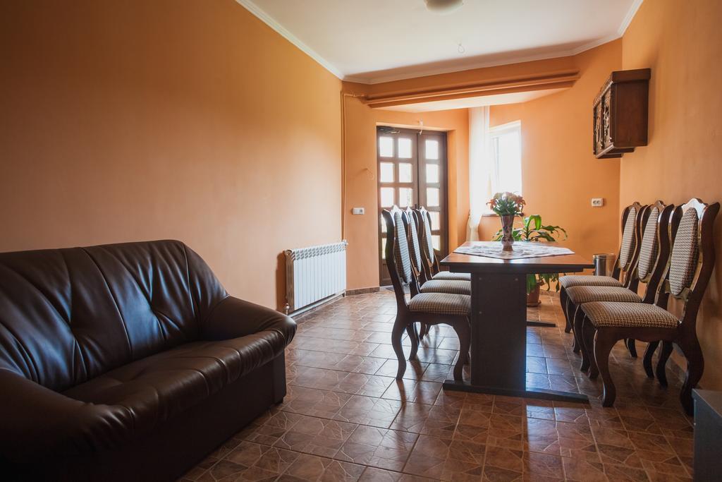 Saxony Dim Apartment Chernivtsi Exterior photo
