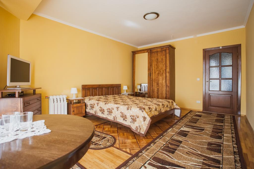 Saxony Dim Apartment Chernivtsi Exterior photo